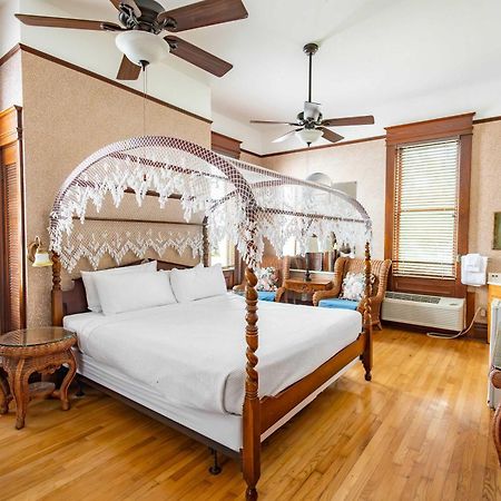 Classic King With Balcony At Curry Mansion Key West Bagian luar foto