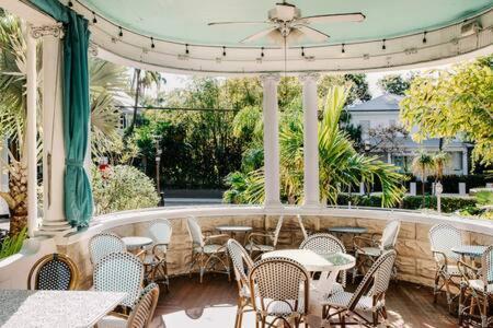 Classic King With Balcony At Curry Mansion Key West Bagian luar foto