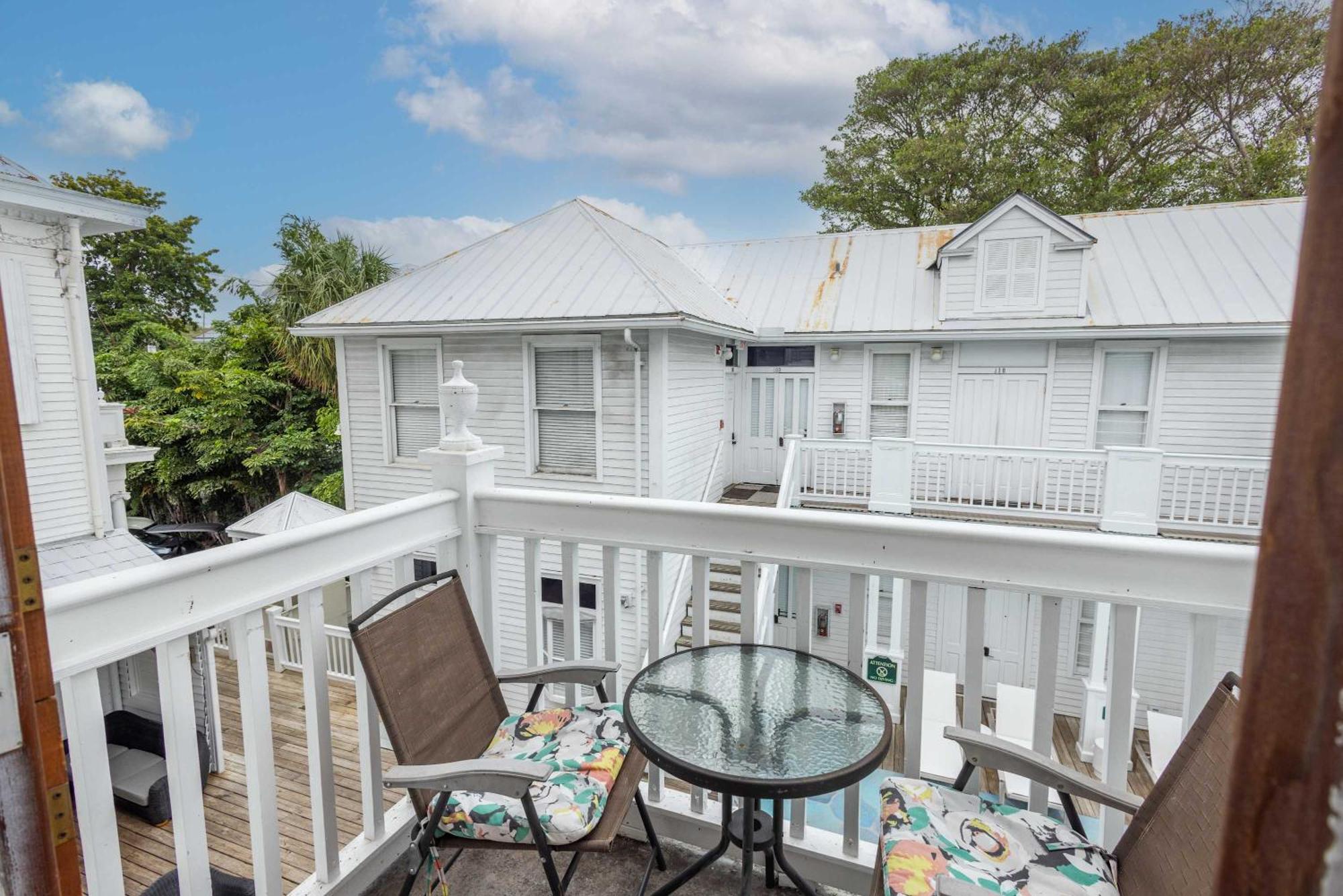 Classic King With Balcony At Curry Mansion Key West Bagian luar foto